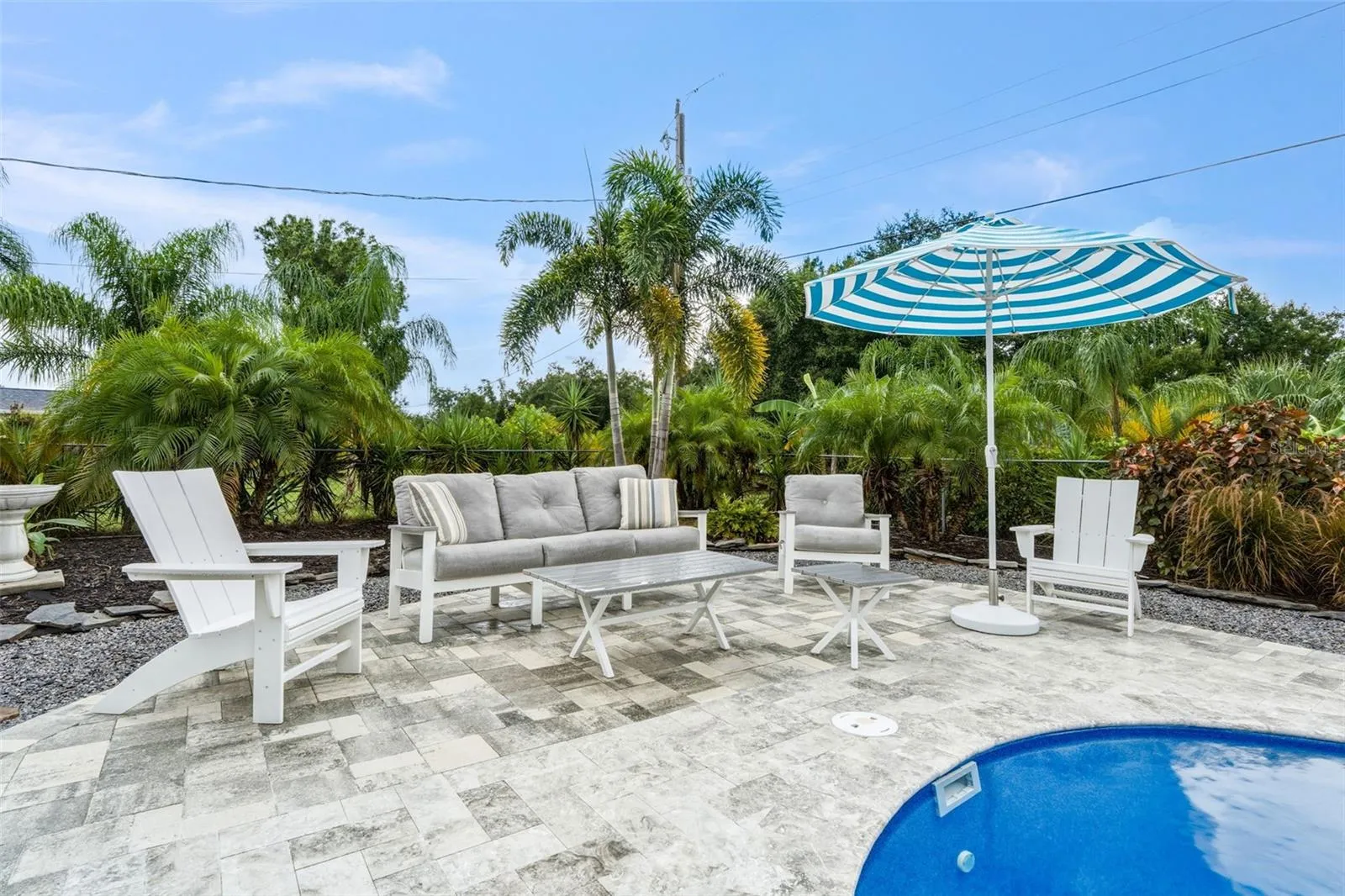 Room For Everyone to Lounge/Swim/ Relax