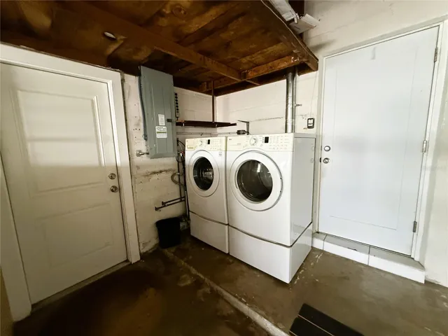Full Washer &amp; Dryer in Garage