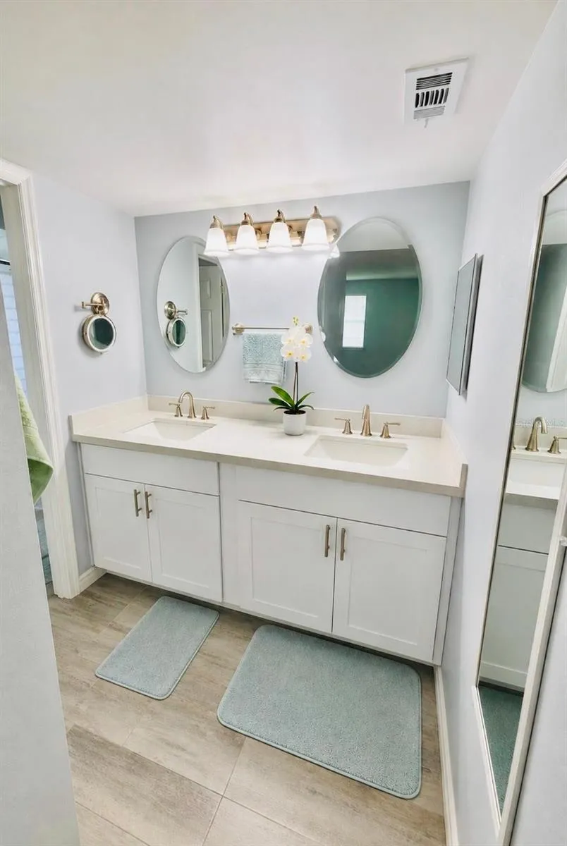 Primary En-Suite Dual Vanities