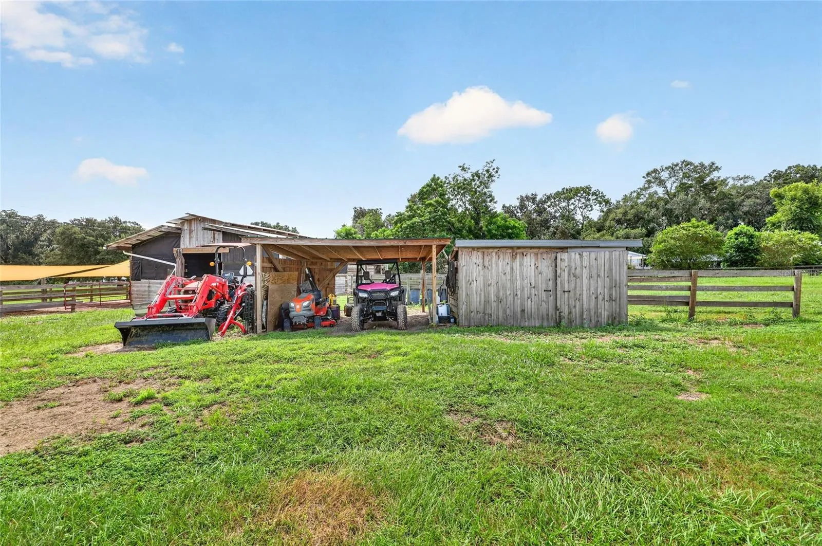 Plenty of storage space for the farm equipment too.