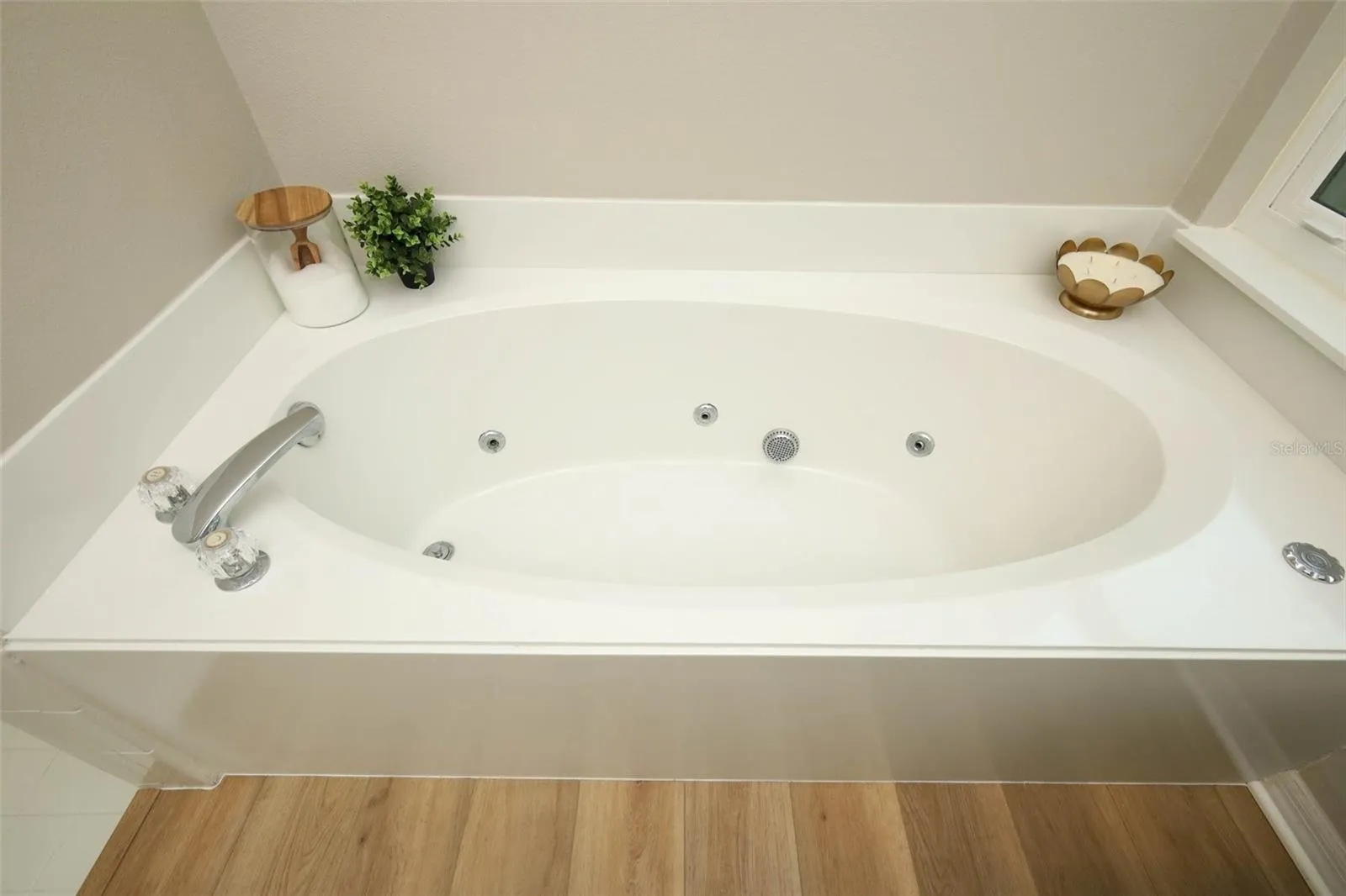 Primary Bathroom Jetted Tub