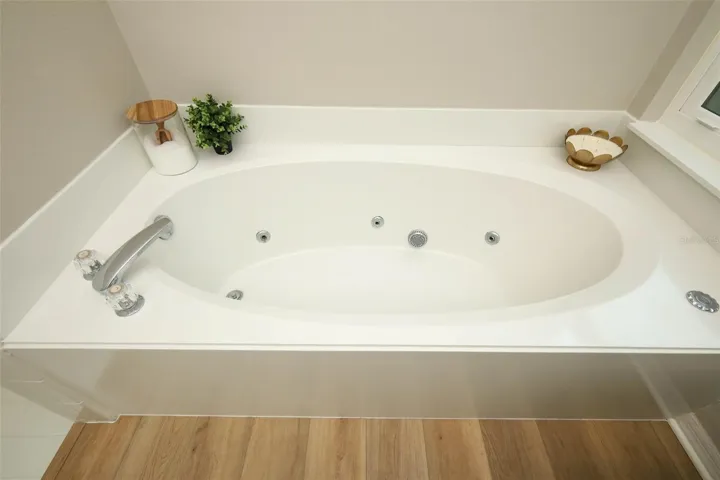 Primary Bathroom Jetted Tub
