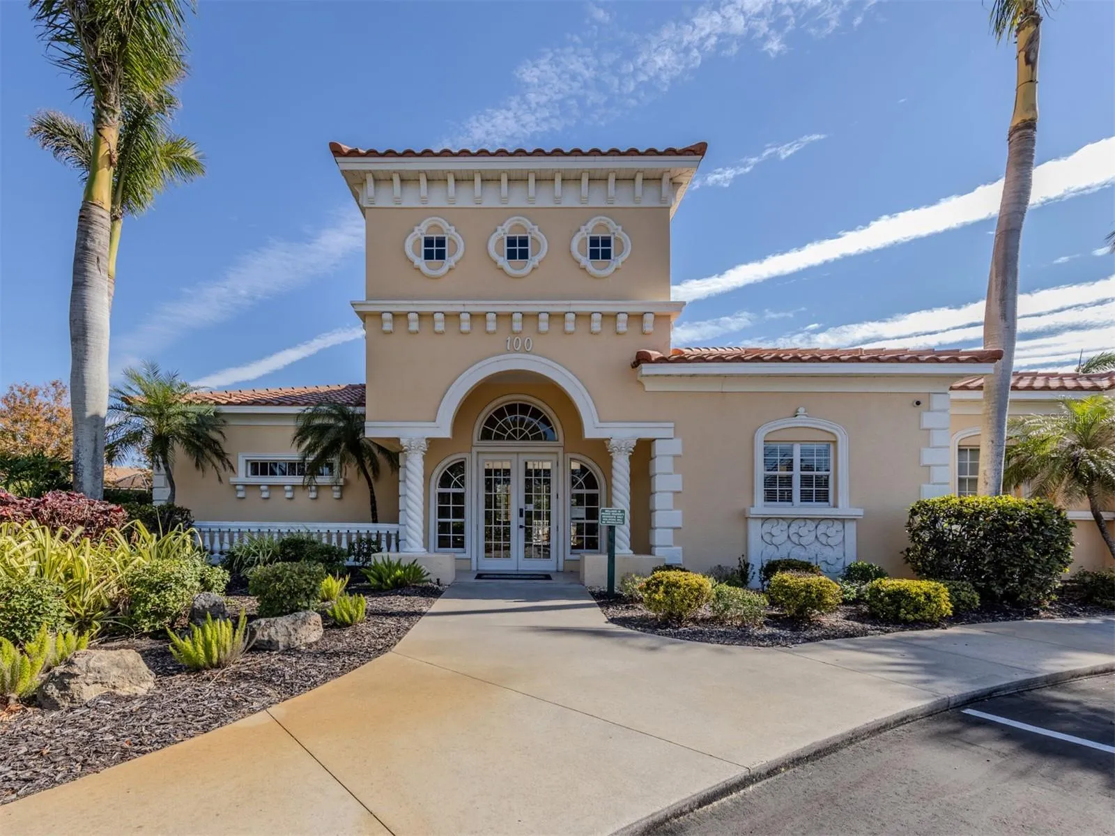 welcoming clubhouse for Bellagio