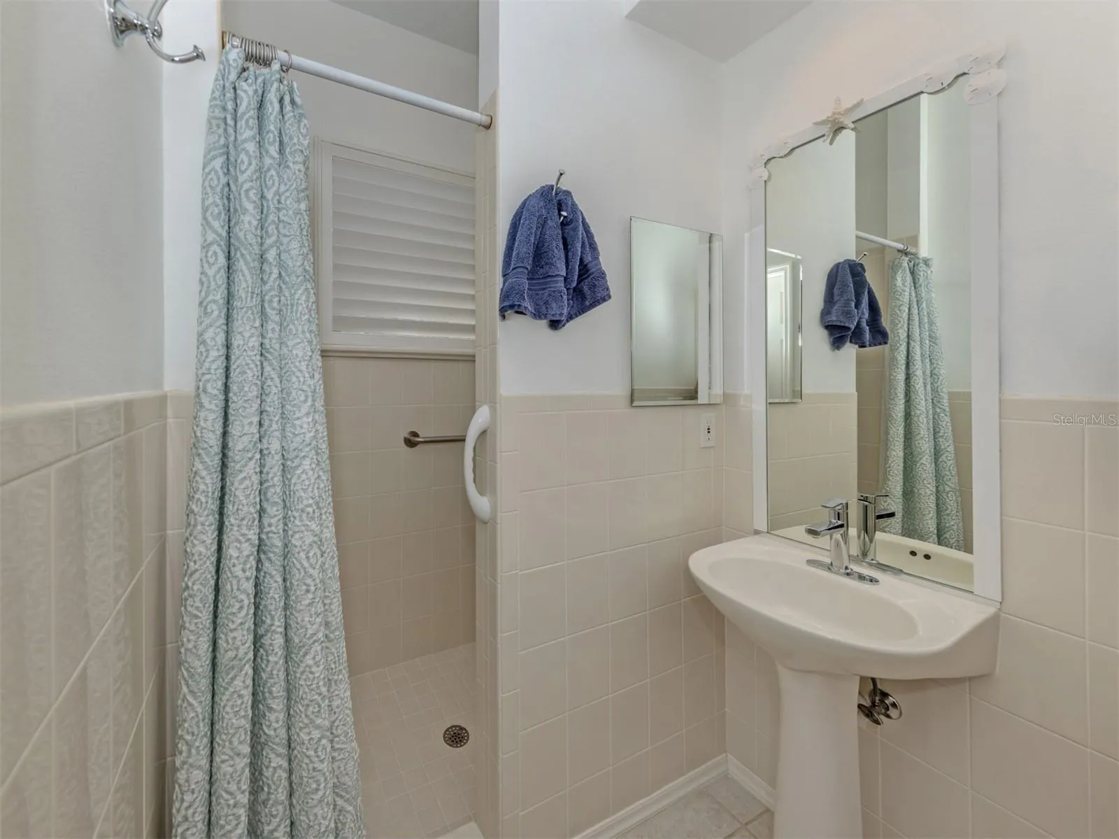 full bath in casita