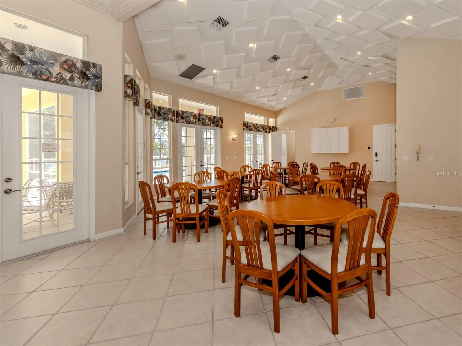 Room for games, cards, hospitality