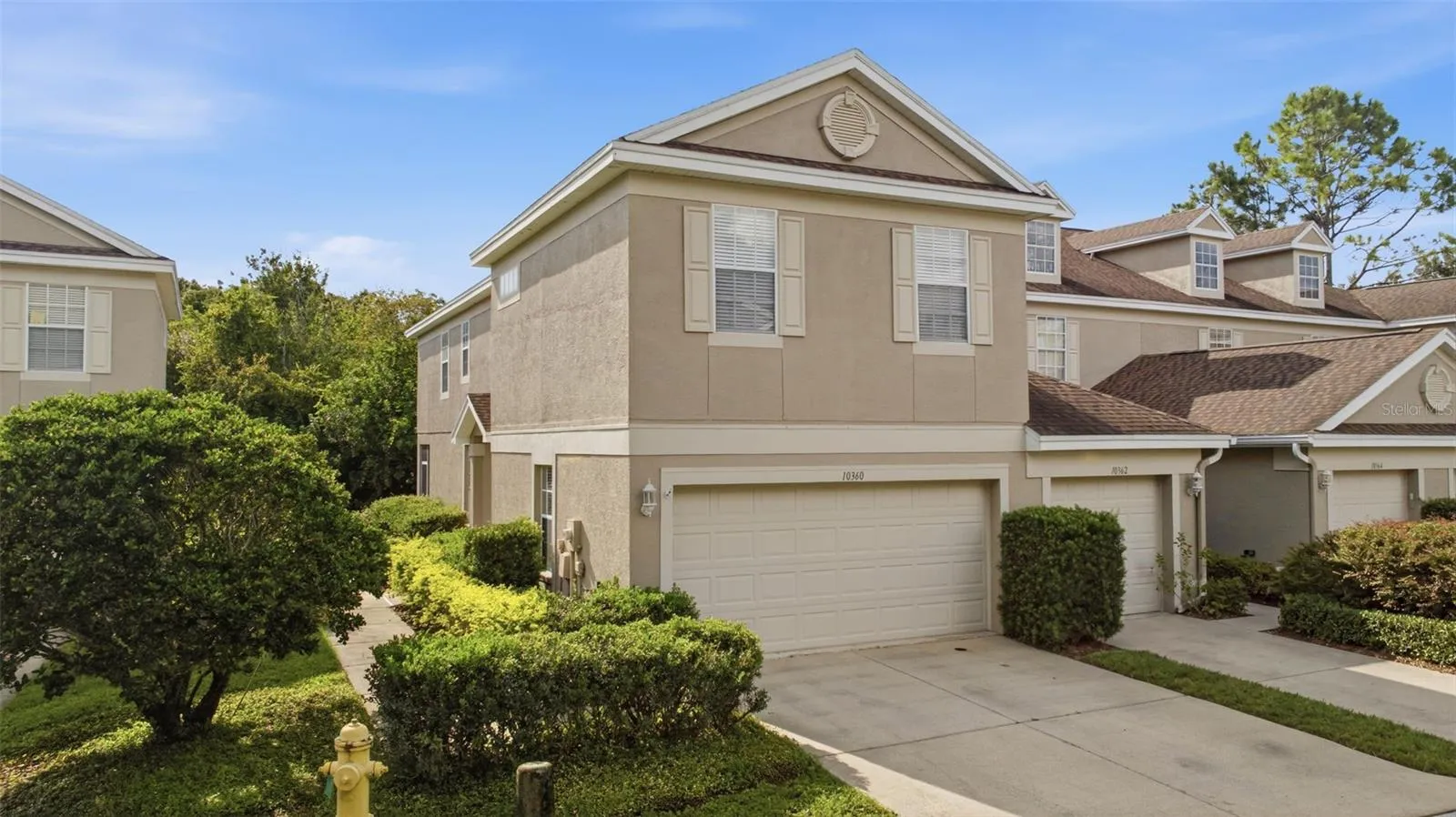 2 bedroom, 2 1/2 bath Townhouse with 2 car garage