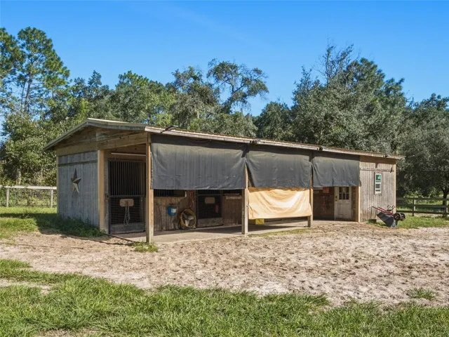 3 stall barn with feed room