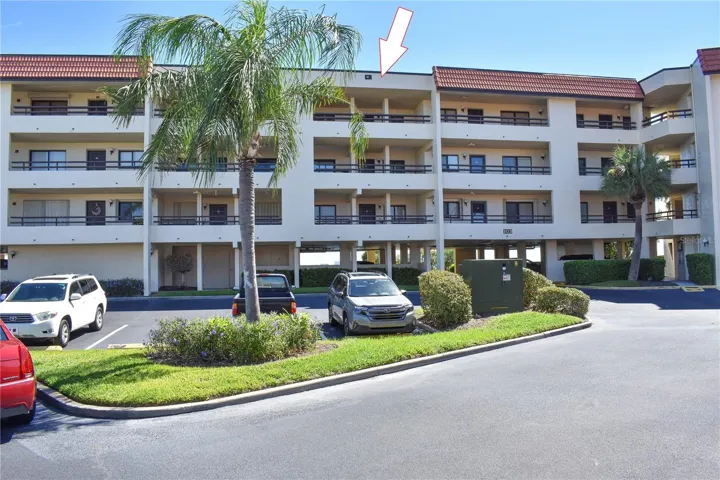 Top Floor- Direct Waterfront Unit