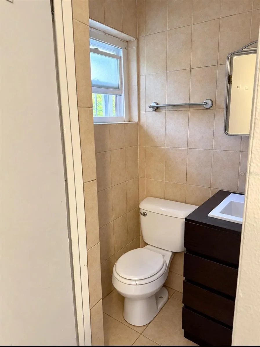 Guest room bath