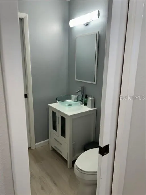 common bath room w/shower
