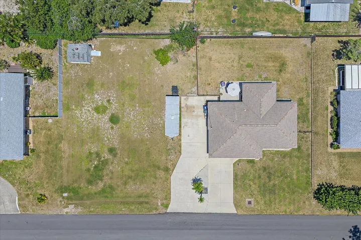16,000 sqft lot