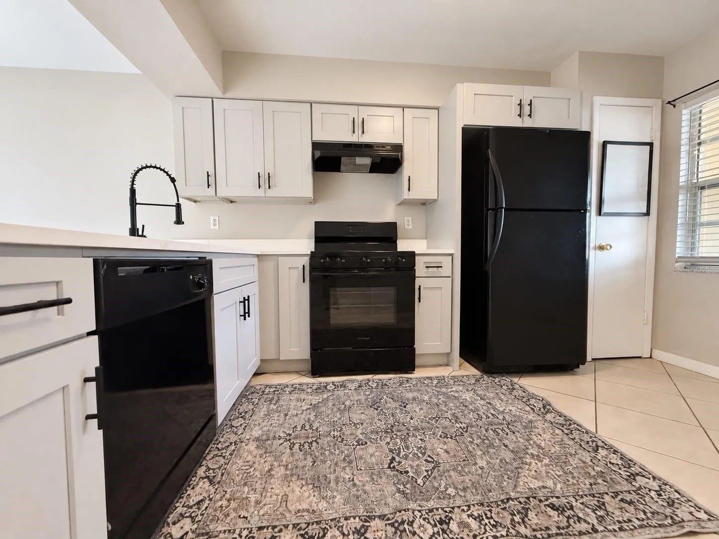 Brand new kitchen cabinets and quartz countertops