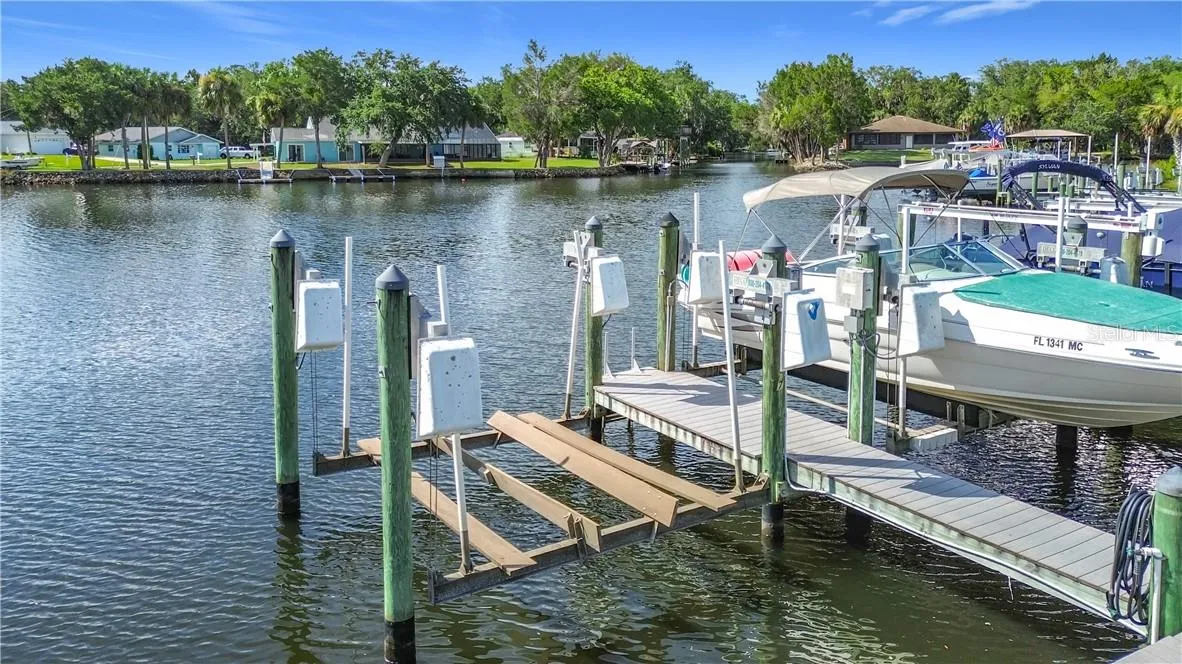 10,000 lb. boat lift