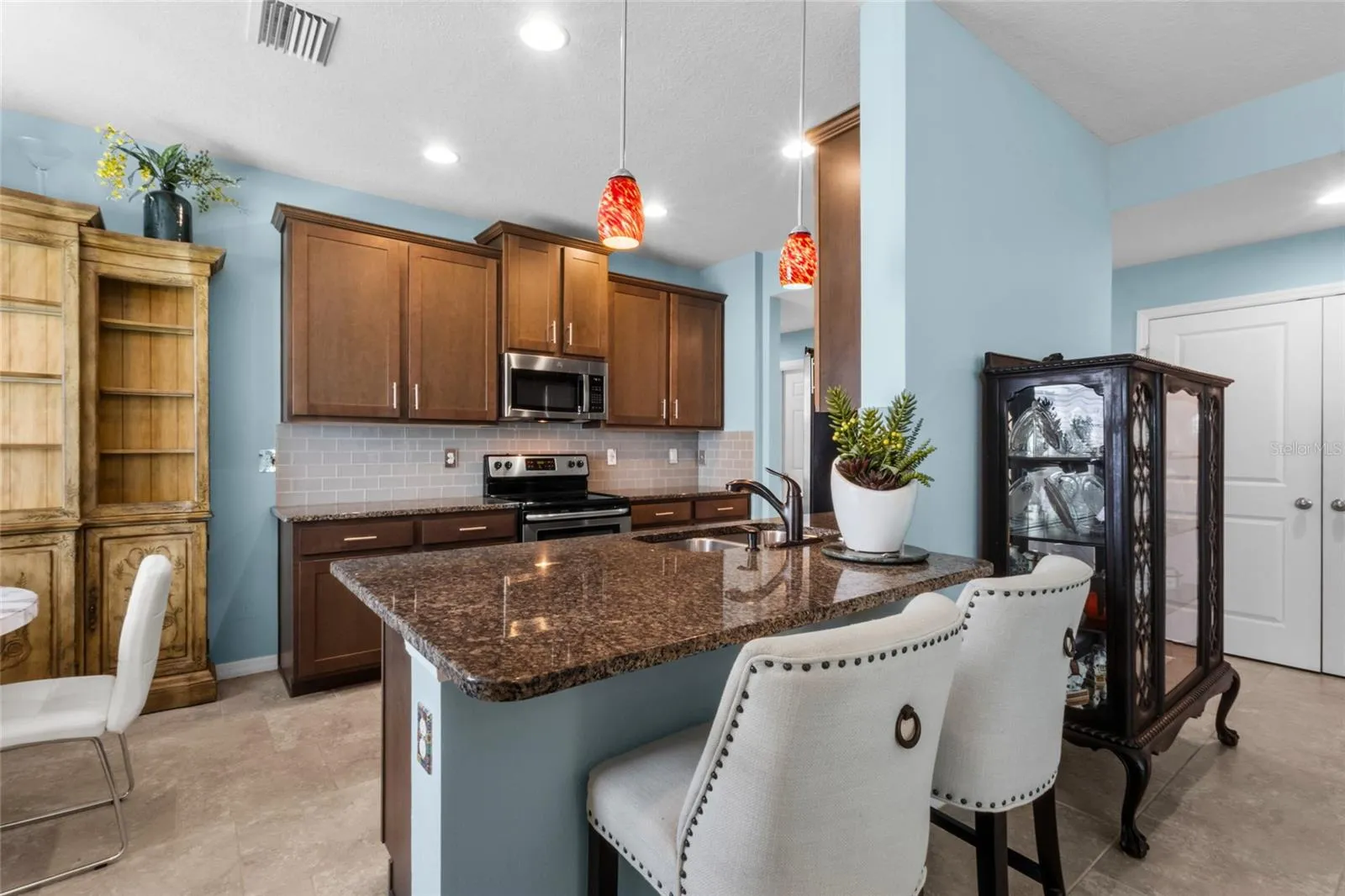 Kitchen Breakfast Bar
