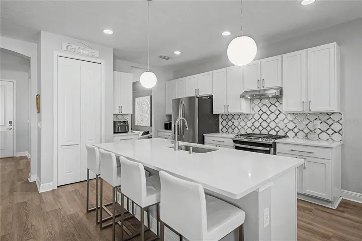 Grand Kitchen