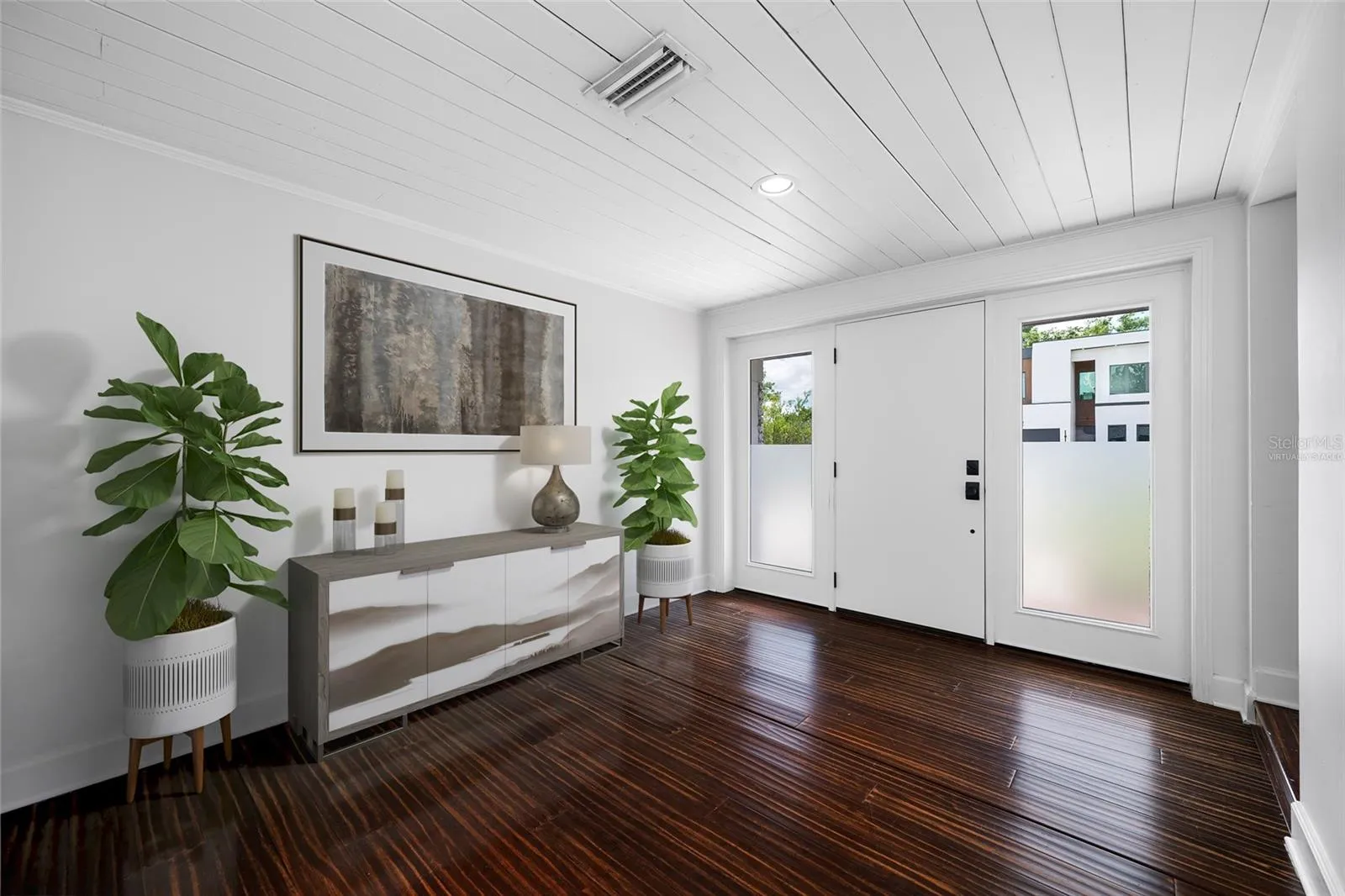 Foyer-virtually staged