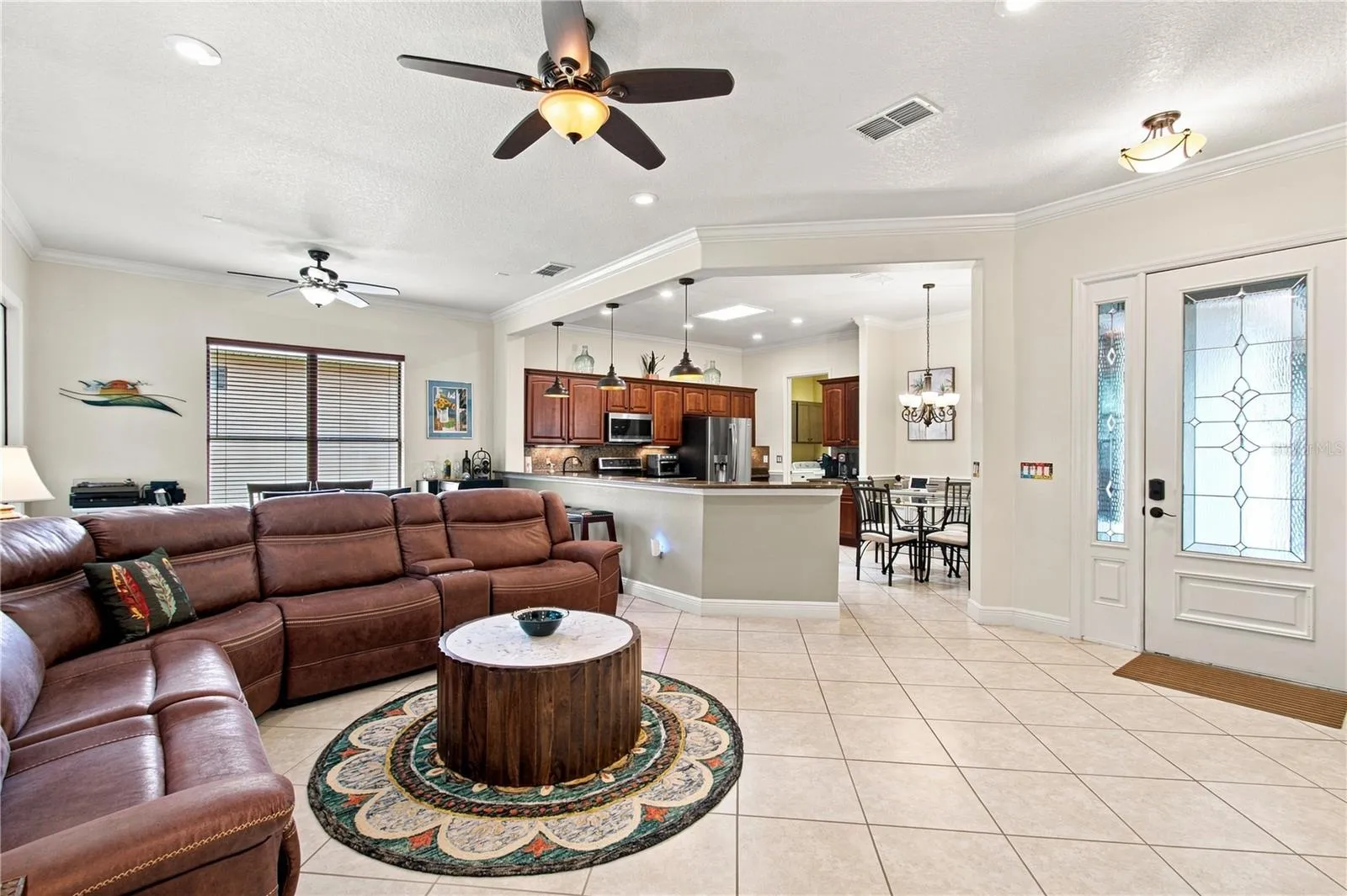 OPEN FLOOR PLAN