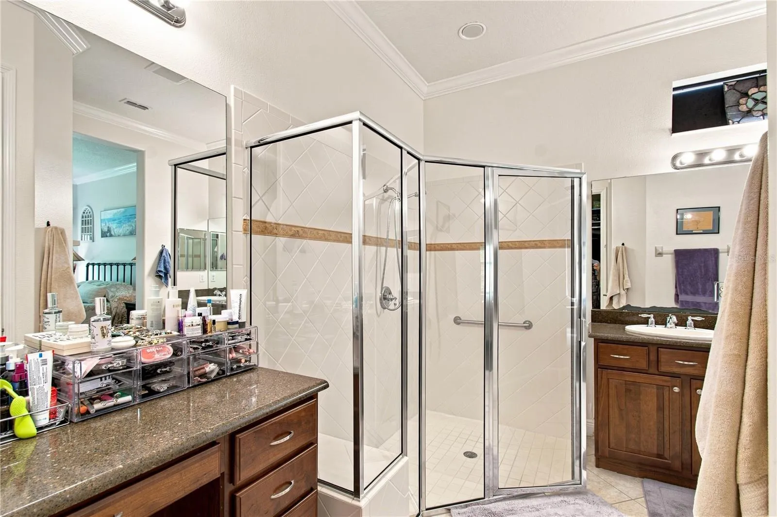 MAKE-UP VANITY