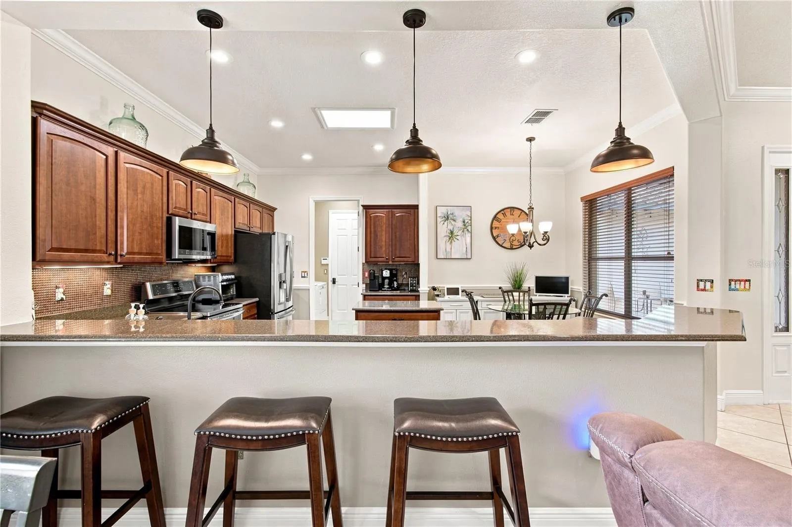 BREAKFAST BAR