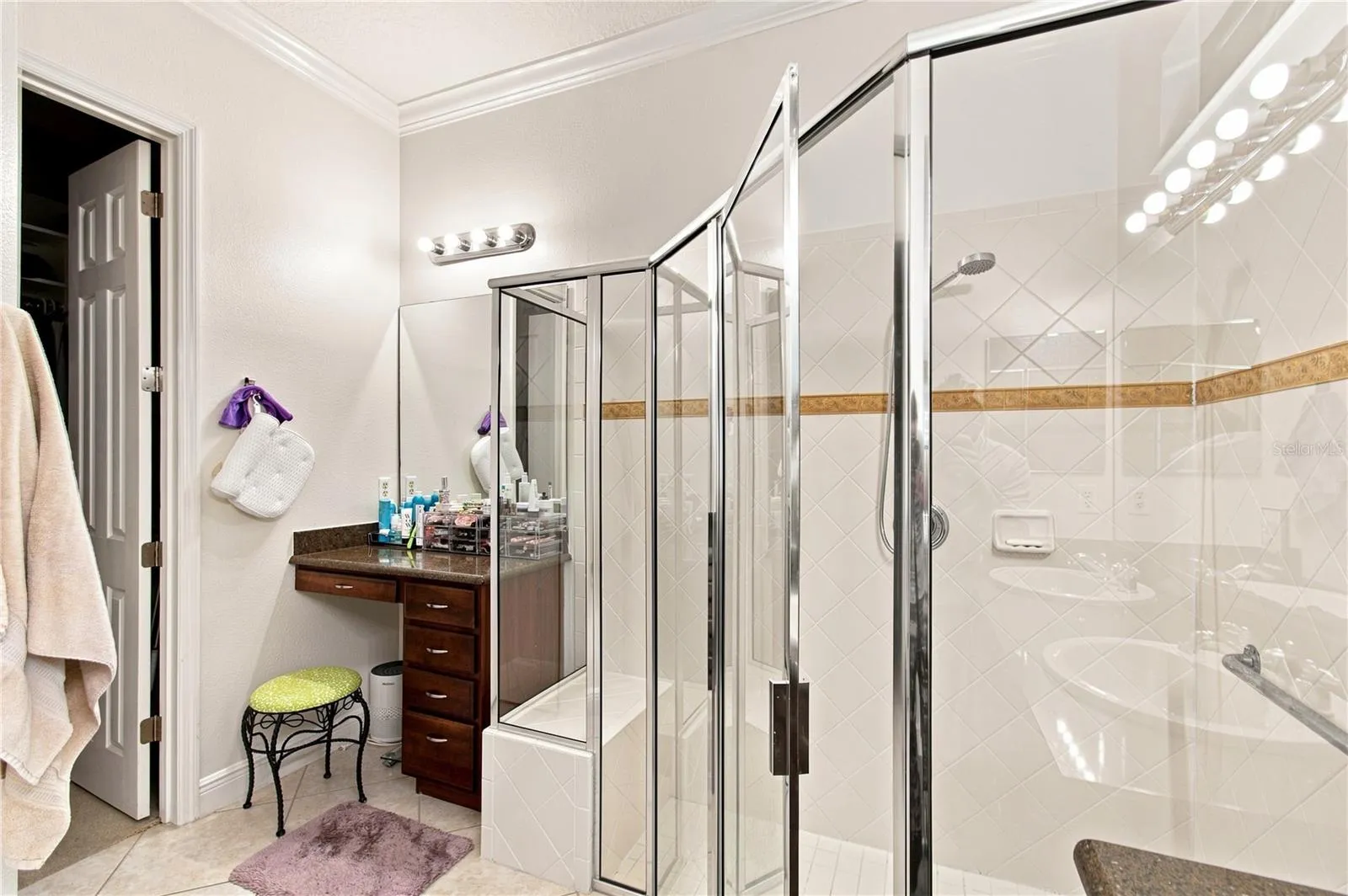 TILED WALK-IN SHOWER