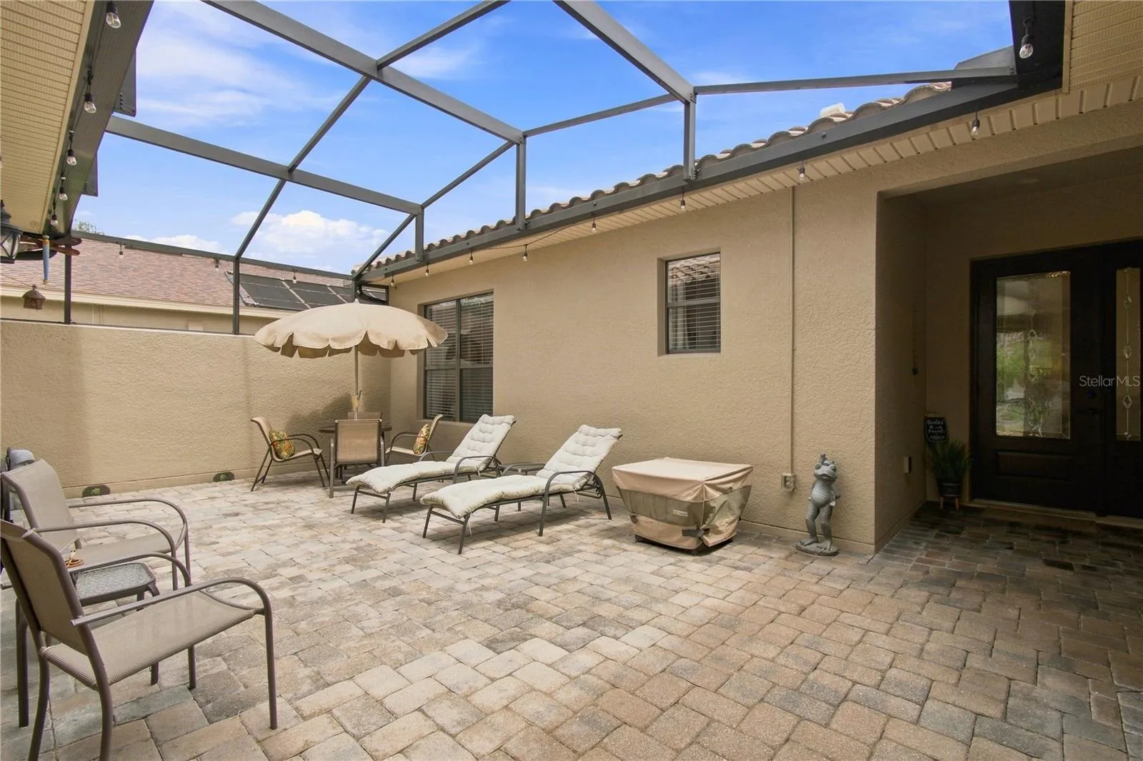 SCREENED-IN COURTYARD