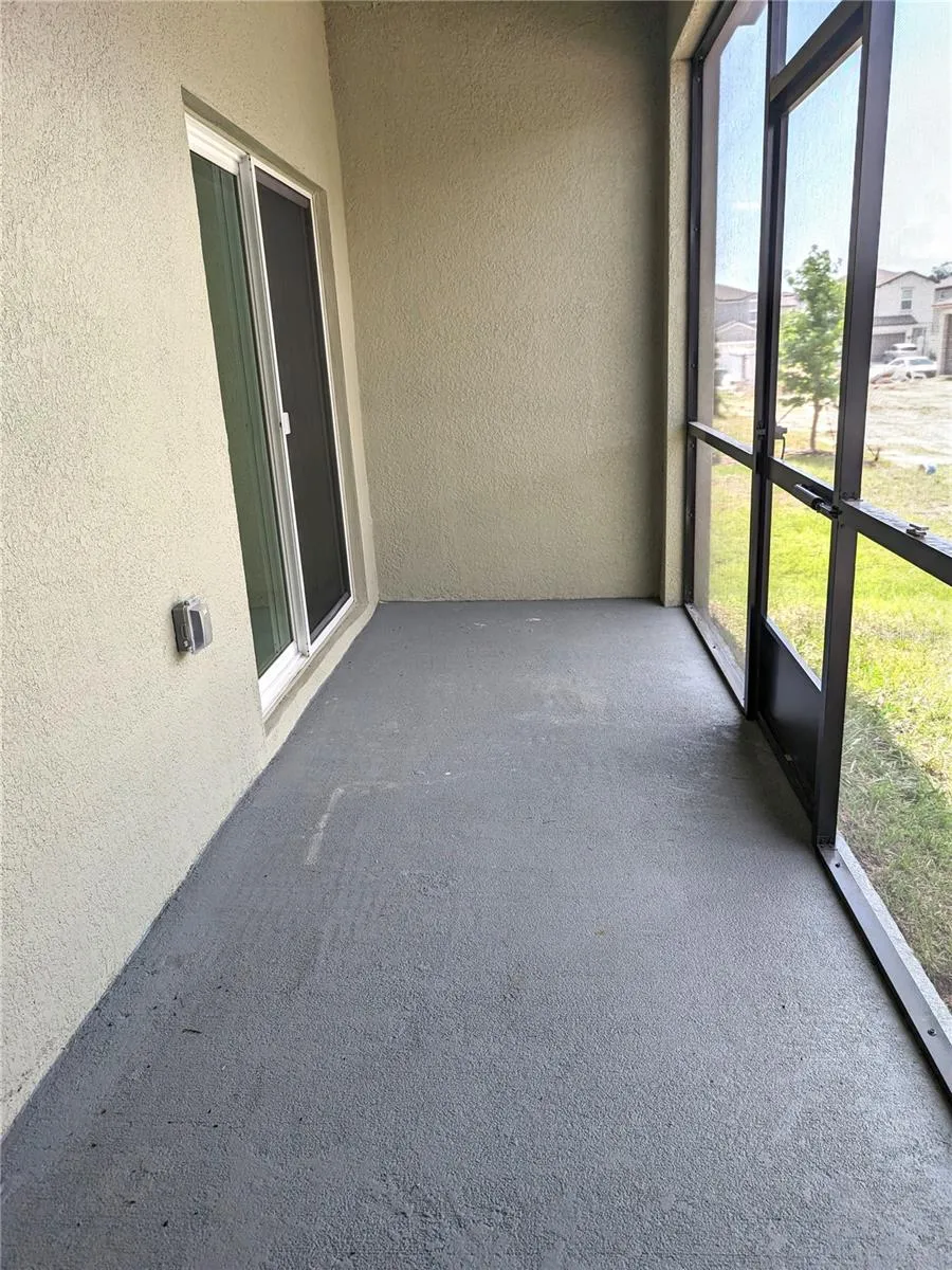 Covered, screened lanai