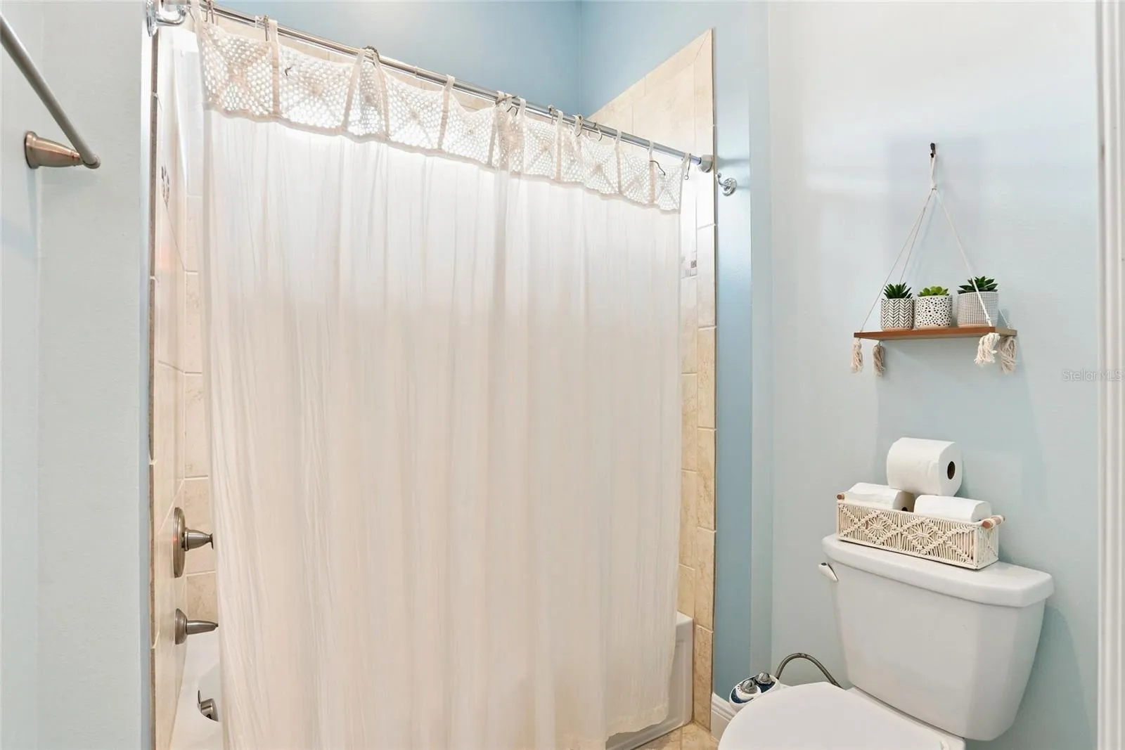 guest bath tub and shower combo