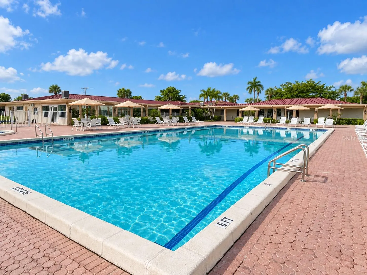 gorgeous community pool!