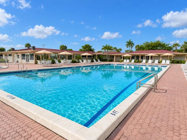 gorgeous community pool!