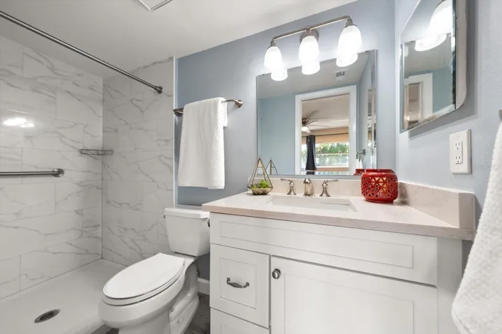 Primary En Suite bath