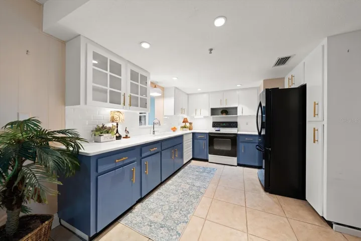 Beautiful large updated kitchen