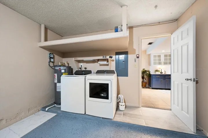 Garage with washer/dryer