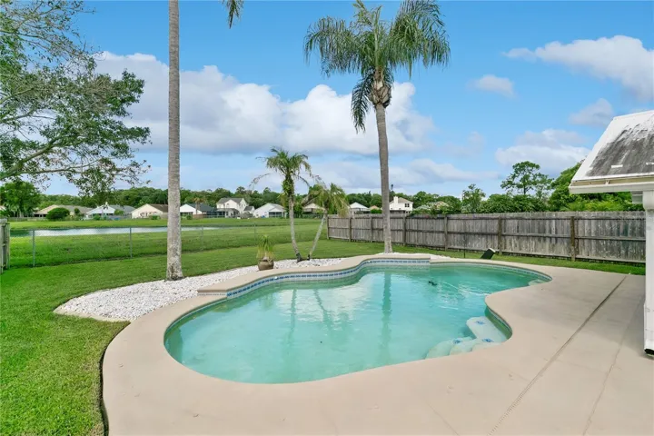 Florida living, pool floating, no rear neighbors