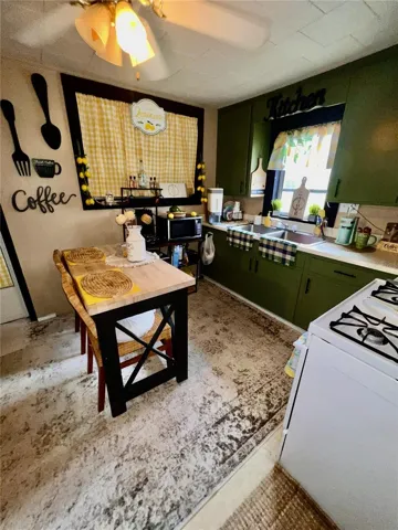 small kitchen island/sitting area