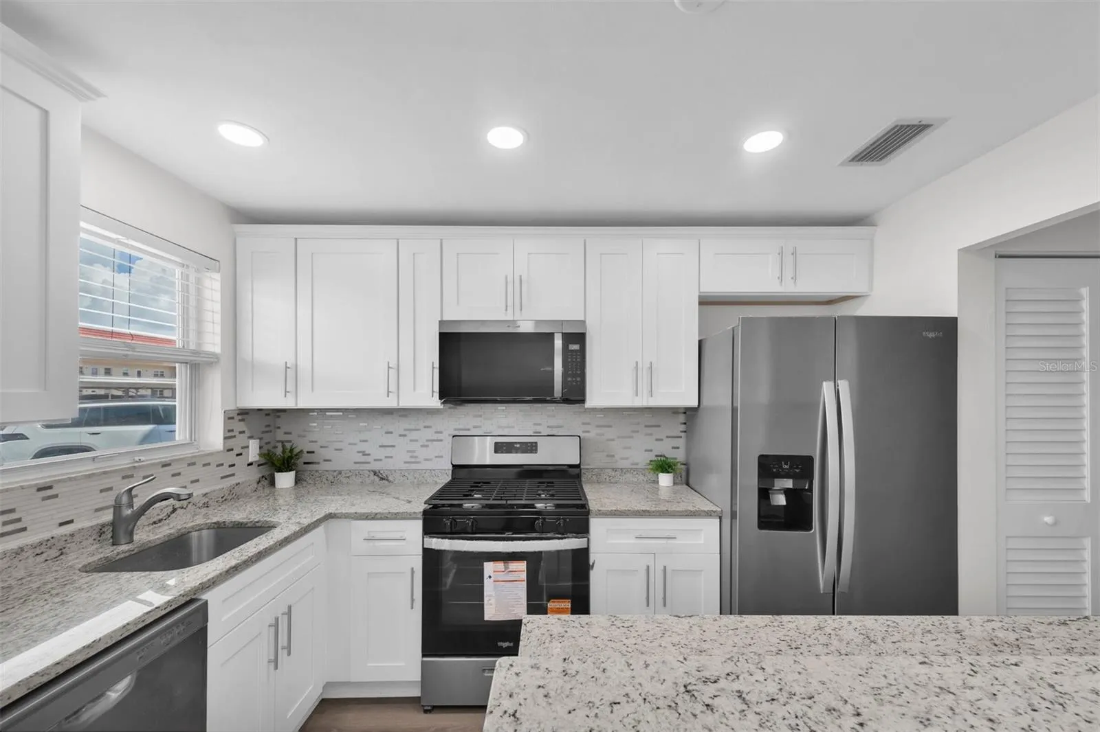 BRAND NEW KITCHEN!