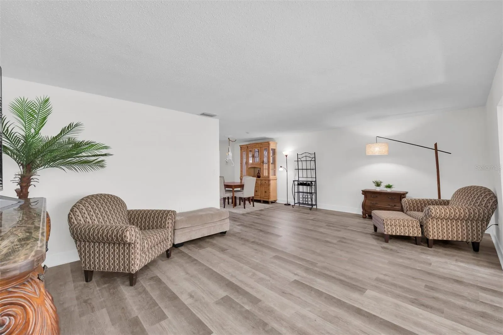 OPEN FLOORPLAN