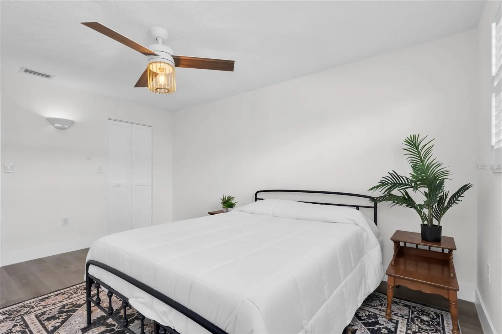 BEDROOM WITH WALK IN CLOSET