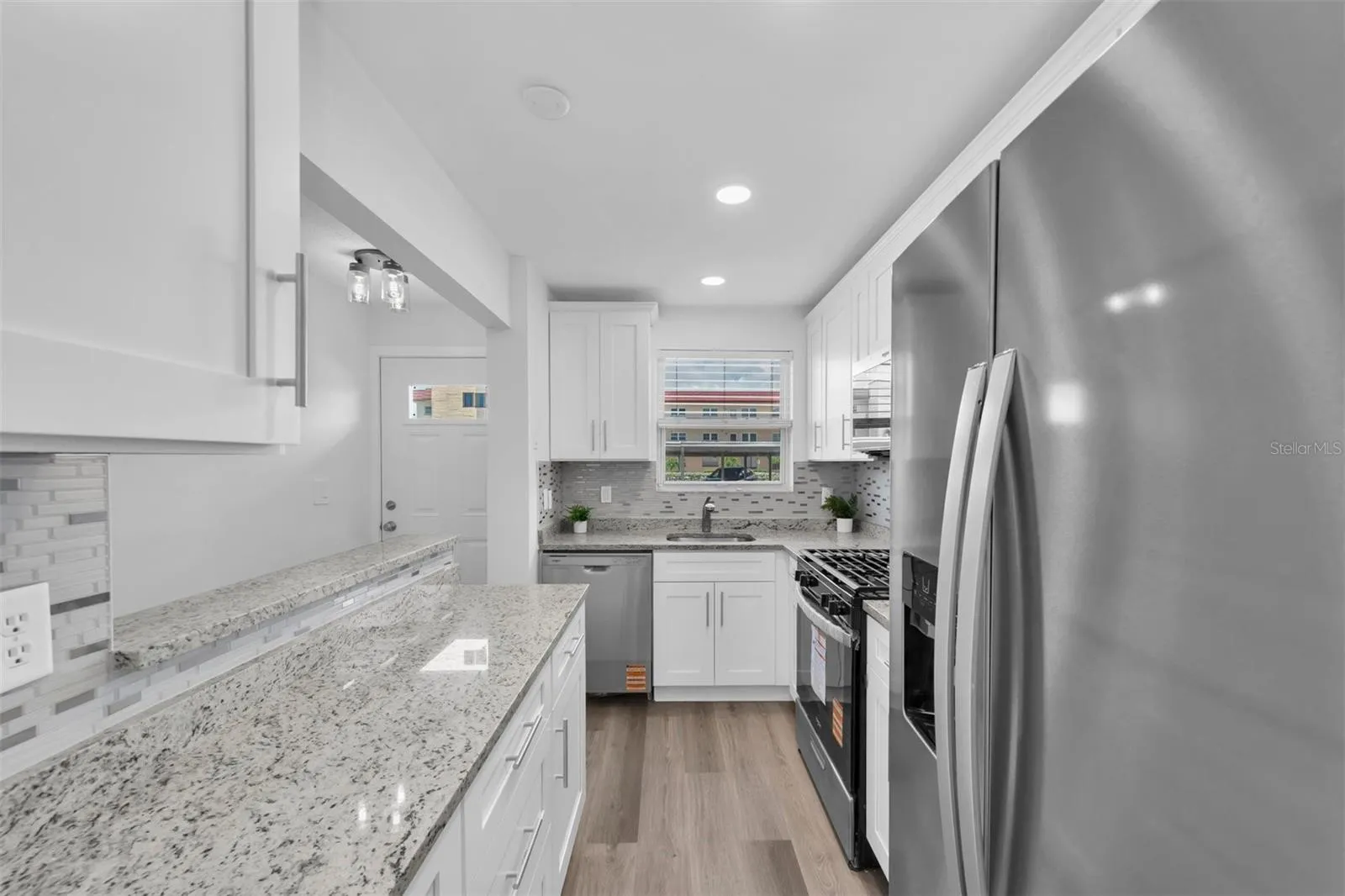 BEAUTIFUL KITCHEN!