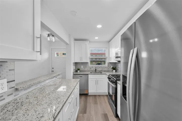 BEAUTIFUL KITCHEN!
