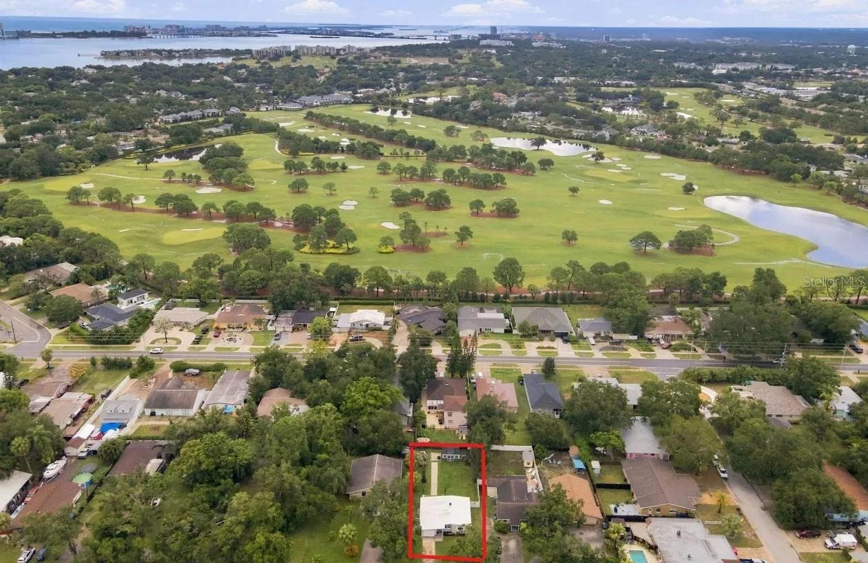 Less than 10 minute drive to Belleair Beach, Belleair Country Club, and Belleair Rec Center!