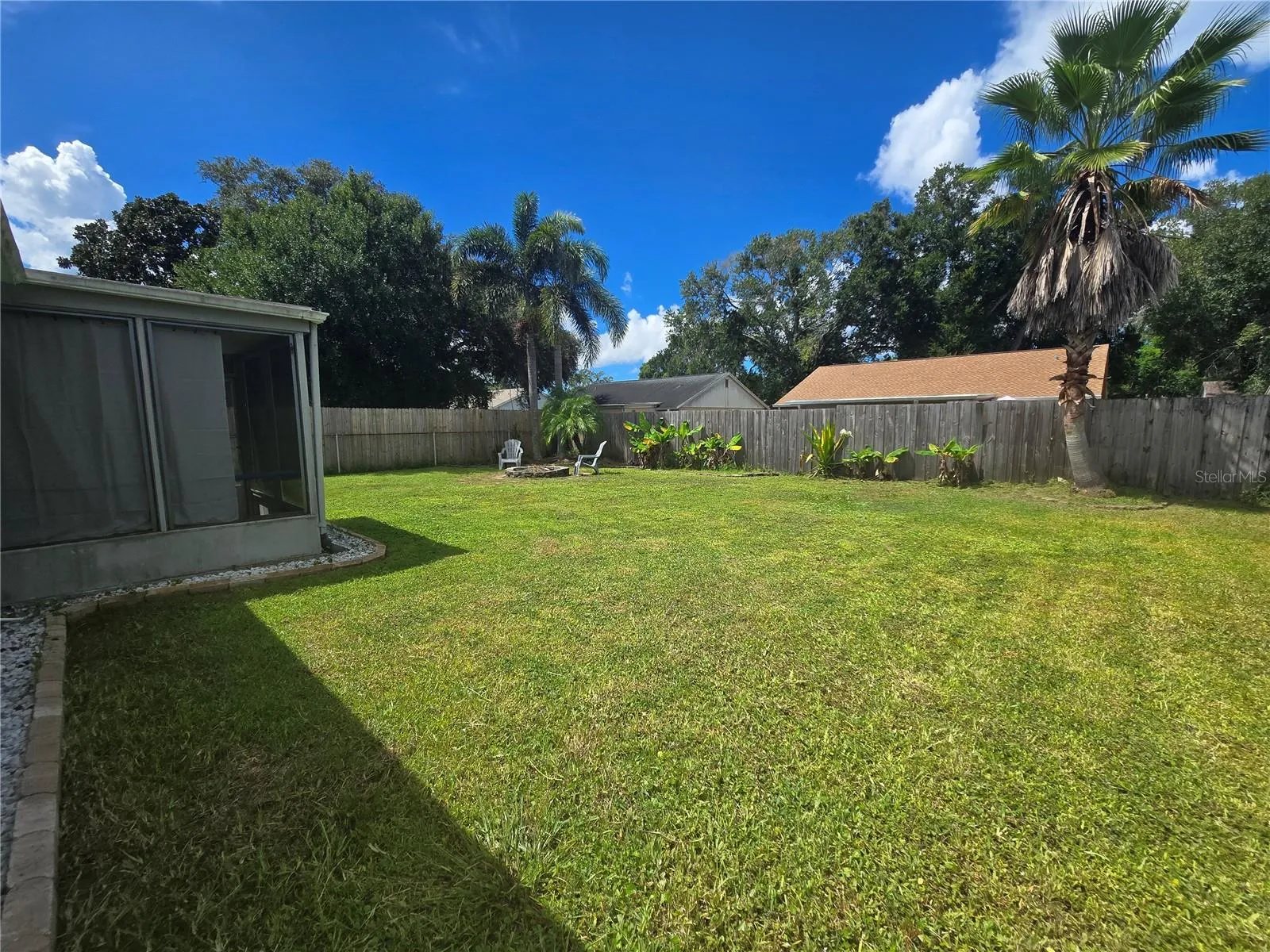 LARGE PRIVATE BACKYARD
