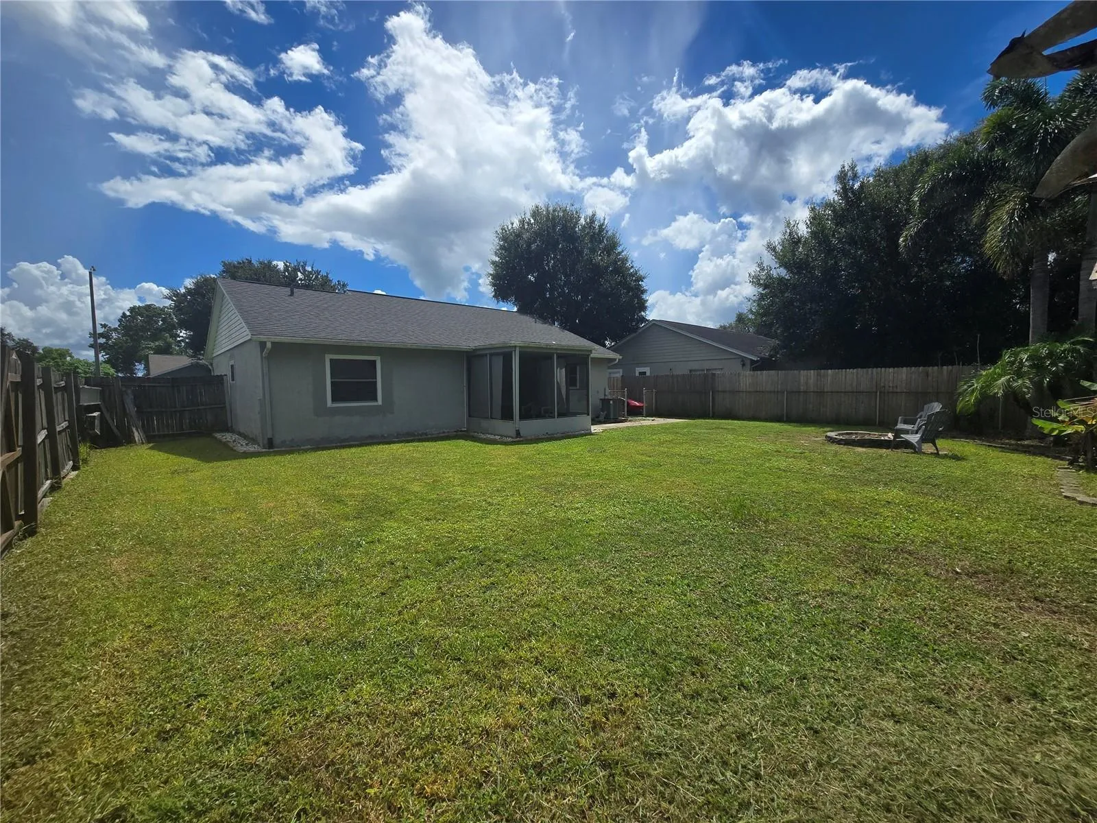 LARGE PRIVATE BACKYARD