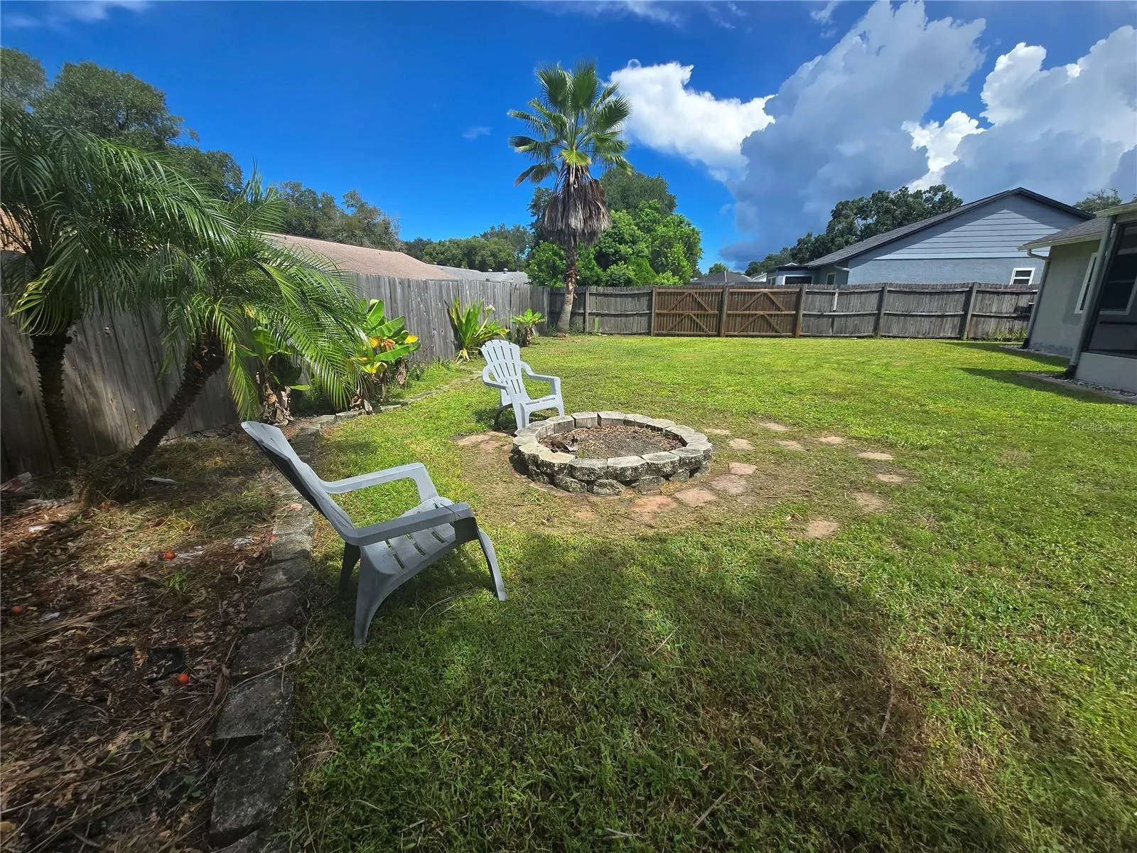 LARGE PRIVATE BACKYARD