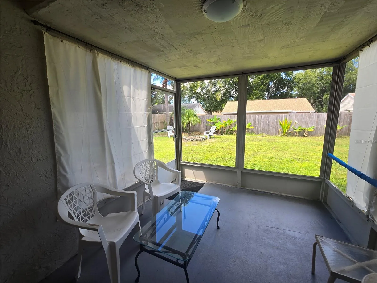 SCREENED LANAI