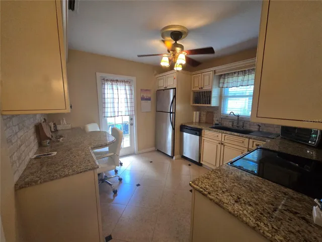 GORGEOUS REMODELED KITCHEN