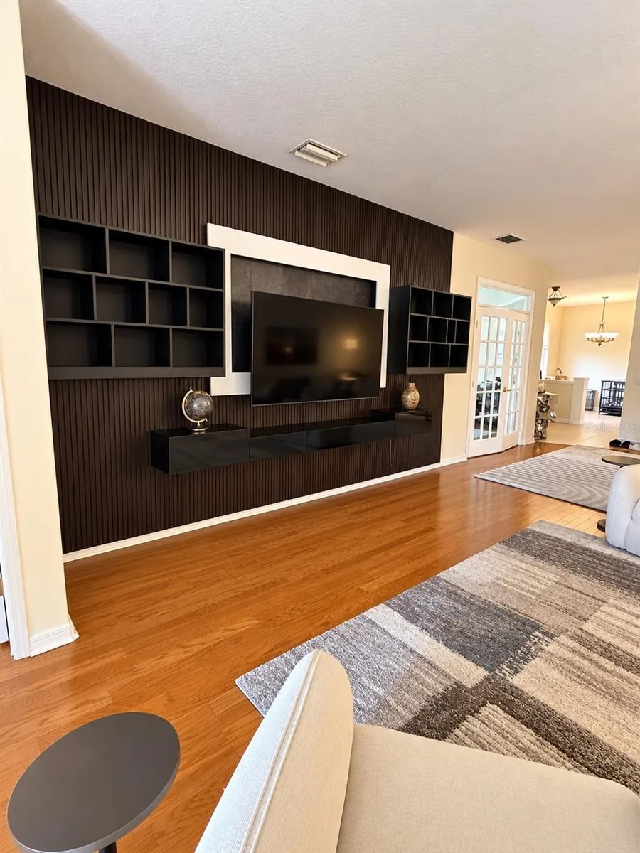 living room (virtually removed items)