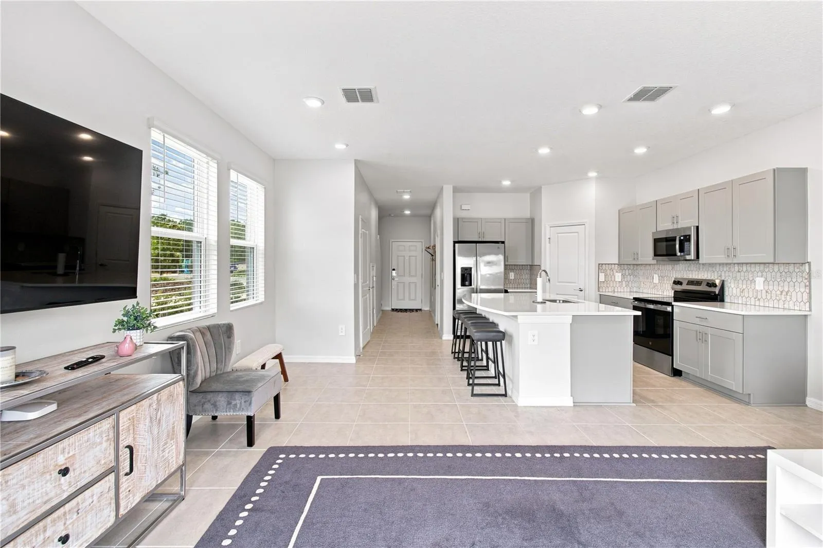 OPEN FLOOR PLAN
