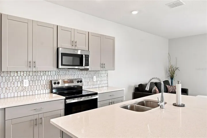 QUARTZ COUNTERS