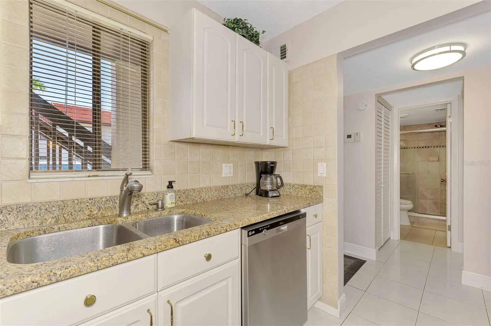 GRANITE COUNTERTOPS