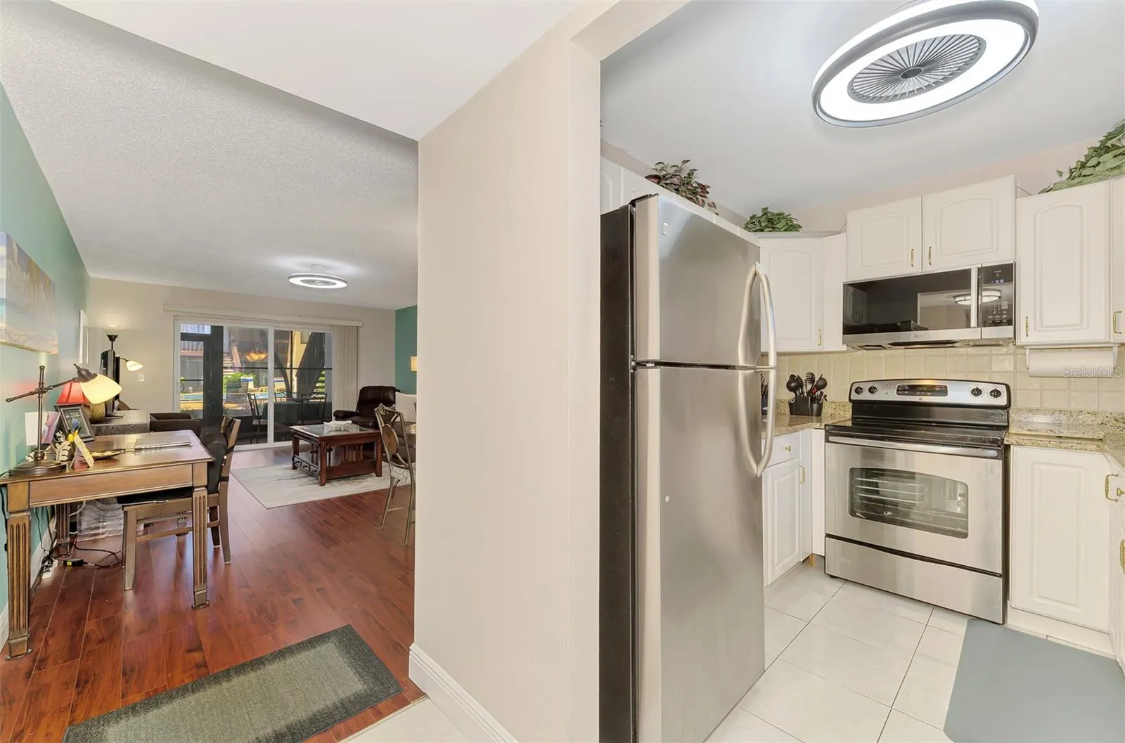 HALLWAY TO THE KITCHEN